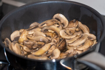 Pilze kochen