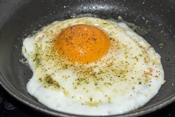 Spiegelei braten