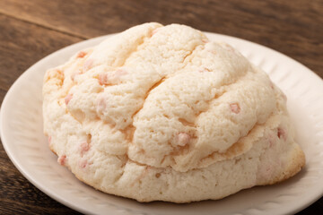 いちごメロンパン