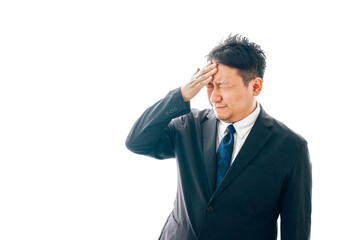 熱を出すスーツを着た中年男性