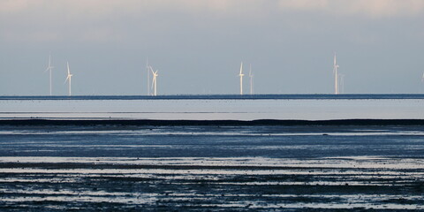 Obraz premium Windkrafträder Nordseeküste