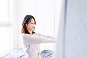 一人暮らしをする若い女性