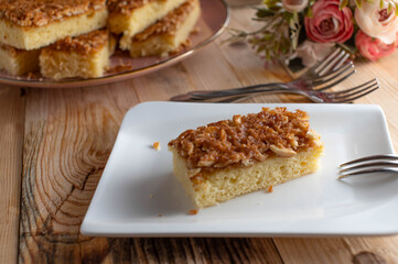 Butter cake with caramelized almonds