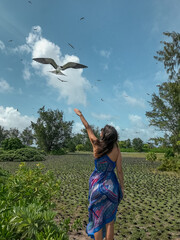 Women with birds - Seychelles