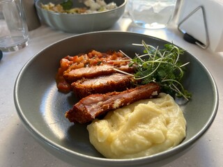 chops chicken with mashed potatoes