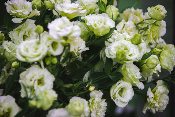 Obraz na płótnie Canvas White vase with flowers in a restaurant. Basket with flowers, kibana, wedding floristry.
