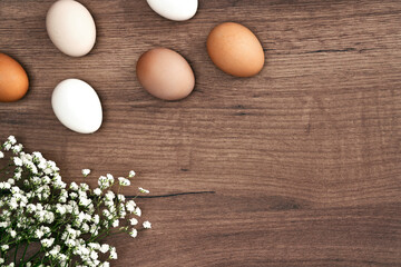 Fototapeta na wymiar Directly above shot of natural eggs on the wooden desk