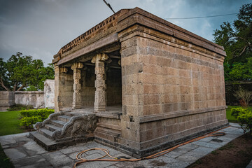 Obraz premium Sri Appan Venkatesa Perumal Temple is dedicated to Hindu God Vishnu located at Thiru Mukkoodal Village in Kanchipuram District of Tamilnadu. This temple is located on 3 banks of the rivers. ASI site.