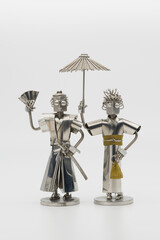 相合傘の侍と着物の女性・メタルフィギア