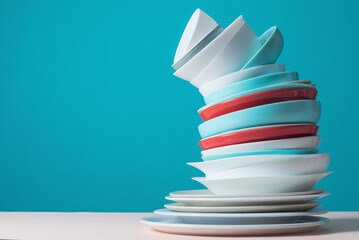 Unstable stack of dishes - obrazy, fototapety, plakaty