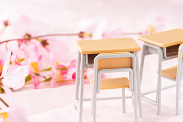 入学と卒業のイメージ　学校の机と椅子のミニチュア