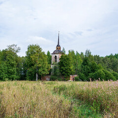 Fototapeta na wymiar old abandoned Orthodox church in the forest