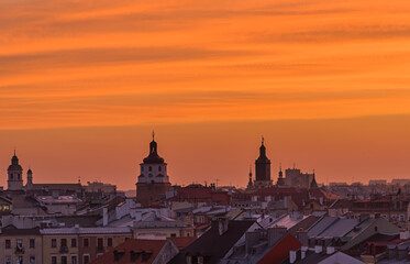 Magiczny zachód słońca z widokiem na Stare Miasto w Lublinie © ErOn