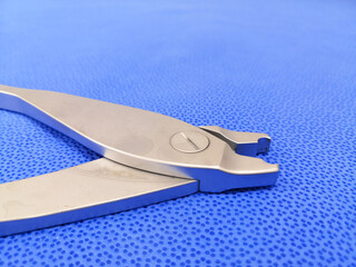 SURGICAL SPINAL ROD GRIPPER TIP