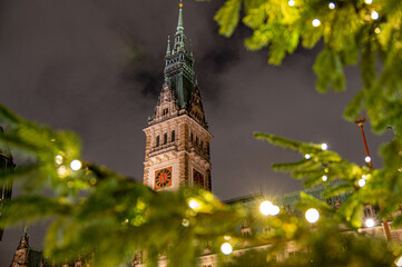 Weihnachtsmarkt am Hamburger Rathaus
