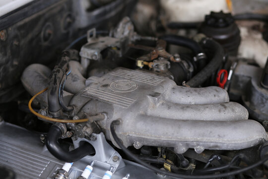 Aluminum intake manifold of an old BMW M20B20 engine.