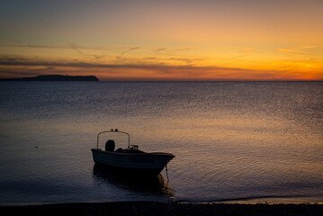 Fototapeta na wymiar Sonnenuntergang an der Ostsee mit Blick auf Hiddensee