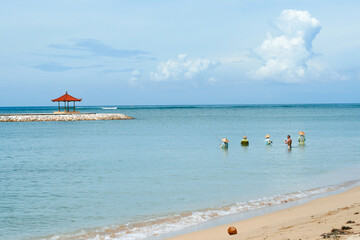 Obraz premium Bali Island, Indonesia - April, 2010. Tourists are enjoying sightseeing. High quality photo