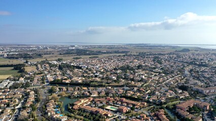 vue aérienne de Montpellier, Lattes et Mauguio dans le sud de la France en Occitanie