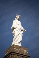 Fototapeta premium Statue de la chapelle Notre-Dame-de-Tout-Pouvoir, Mont Cindre, Lyon