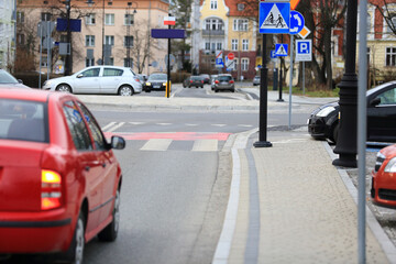 Samochody na skrzyżowaniu, rondzie, trasie ekspresowej. © Stanisław Błachowicz