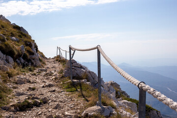 Obraz premium Pedestrian road in the mountains of Croatia with rope fence
