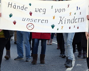 Transparent auf einer Corona-Demo: 