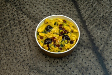 sautéed chicken with vegetables, plums and raisins oriental style is a very rich recipe, easy and quick to prepare, it is also rich in vitamins