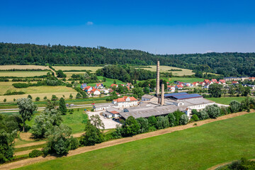 Fototapeta na wymiar Luftbild der historischen Flachsröste in Berching im Naturpark Altmühltal, Bayern, Deutschland, historisches Industriedenkmal