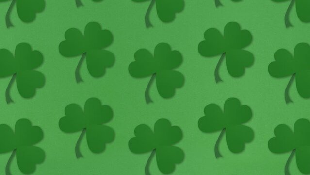 Fondo animado Dia de San Patricio. Verde. Repetici&oacute;n de treboles. Con textura de papel. LOOP