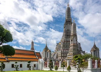 Deurstickers The landmark Wat Arun Buddhist Temple in Bangkok © Rex Wholster