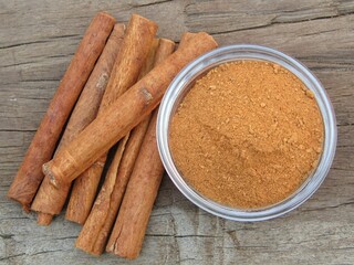 cinnamon sticks and powder