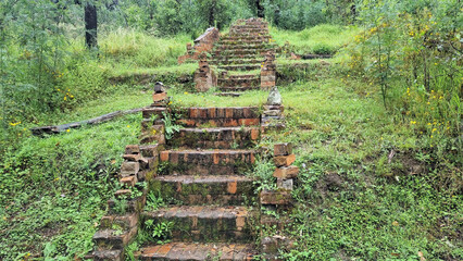 Old brick steps in the Newnes Industrial ruins overgrown in the Australian bush surrounded by trees and forest