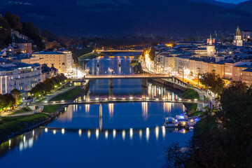 Fototapeta na wymiar Salzburg bei Nacht