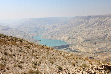 Fototapeta na wymiar lago in Medioriente