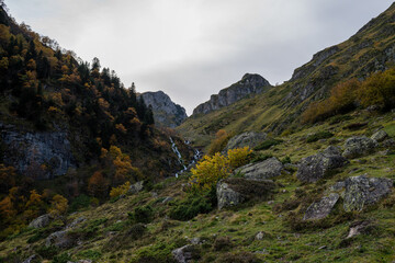 Fototapeta na wymiar Paysage de montagne à l'automne.