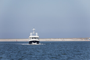 Obraz premium Schiff im Wattenmeer