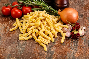 Raw Italian wheat pasta - Fusilli
