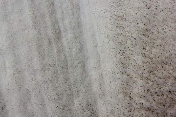 Obraz premium Winter sand flowing over snow.