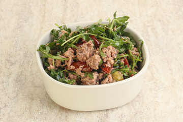 Salad with tuna and rucola