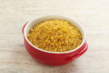 Raw bulgur in the bowl