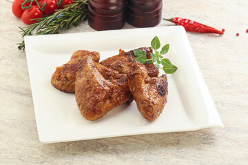 Roasted chicken wings with spicy sauce