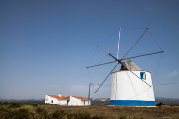 Fototapeta na wymiar windmill in portugal
