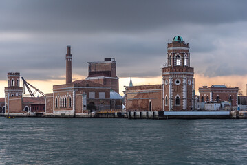Arsenale in Venedig, Blick vom Wasser im Abendrot