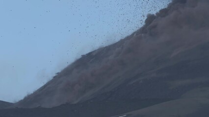 Naklejka na ściany i meble Vulcano Etna, Sicilia. Attività eruttiva avvenuta in data 21 febbraio 2022