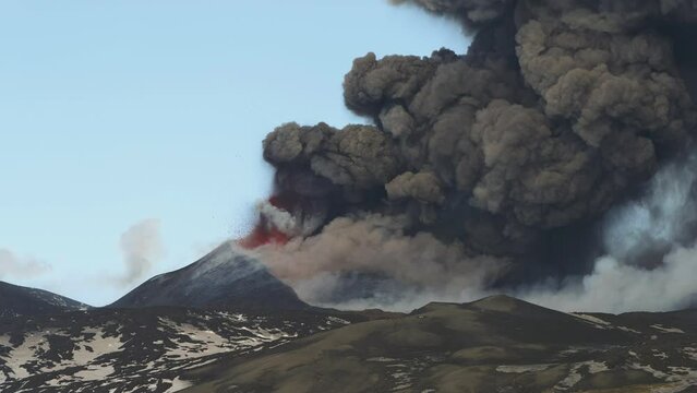 Vulcano Etna, Sicilia. Attivit&agrave; eruttiva avvenuta in data 21 febbraio 2022