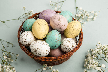 Obraz premium Hand painted pastel colored Easter eggs background. Happy Easter greeting card or invitation.