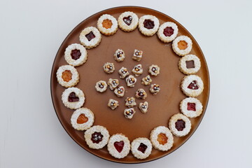 Mini-Plätzchen.Kleine Weihnachtsplätzchen. Adventsgebäck.