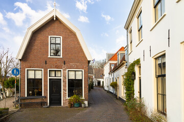 Fototapeta na wymiar Narrow street in the idyllic village of Vreeland along the river Vecht.