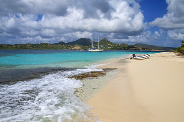 Sandy beach at White Island near Carriacou Island, Grenada. - obrazy, fototapety, plakaty